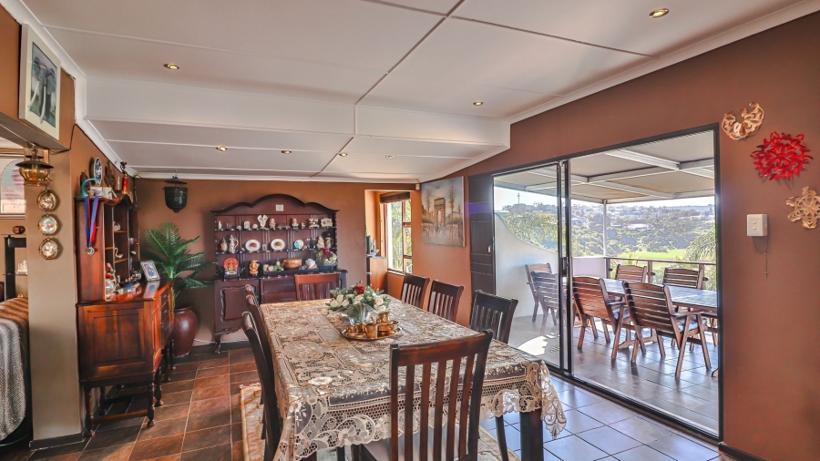 4 Bedroom Property for Sale in Bonza Bay Eastern Cape